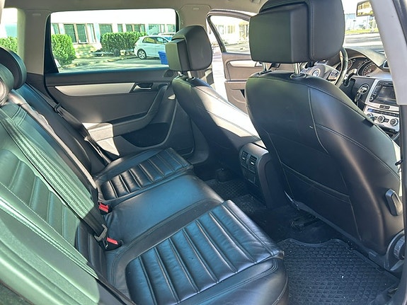 Volkswagen Passat Alltrack 4 of 5