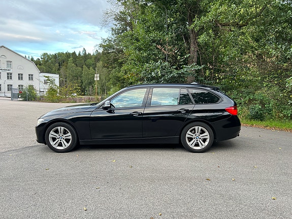 BMW 318d 4 of 14