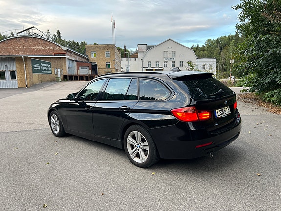 BMW 318d 2 of 14