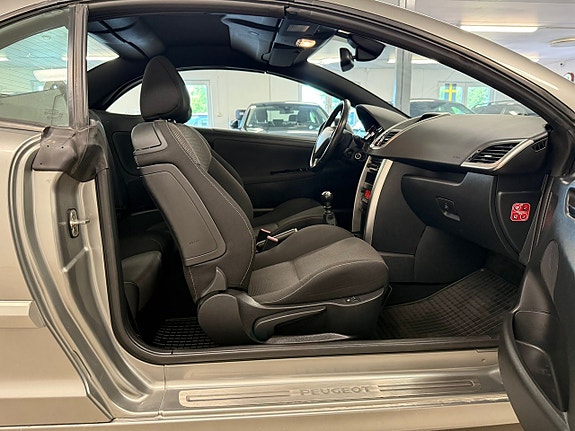 Peugeot 207 CC 21 of 26