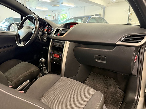 Peugeot 207 CC 22 of 26