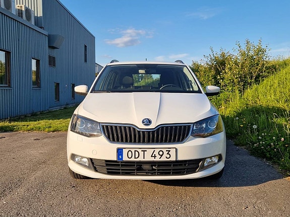Skoda Fabia 2 of 5
