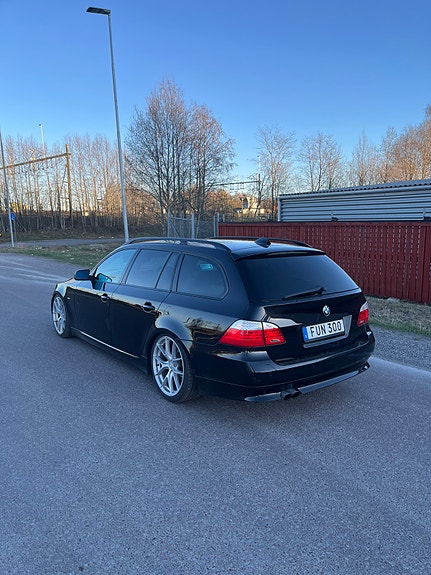 BMW 523i 4 of 5