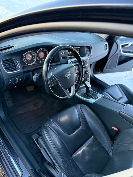 Volvo V60 3 of 5