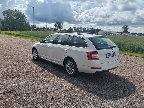 Skoda Octavia 3 of 5