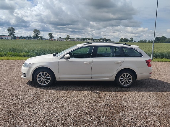 Skoda Octavia 2 of 5