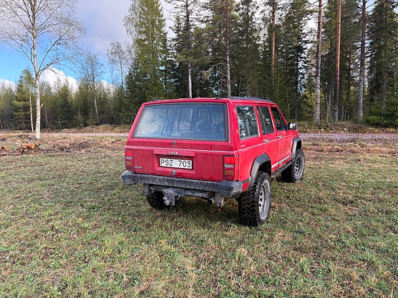 Jeep Cherokee 4 of 5