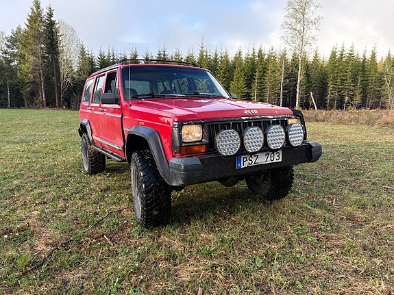 Jeep Cherokee 3 of 5