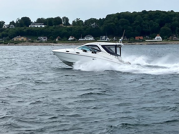 Sealine SC29 2 of 5