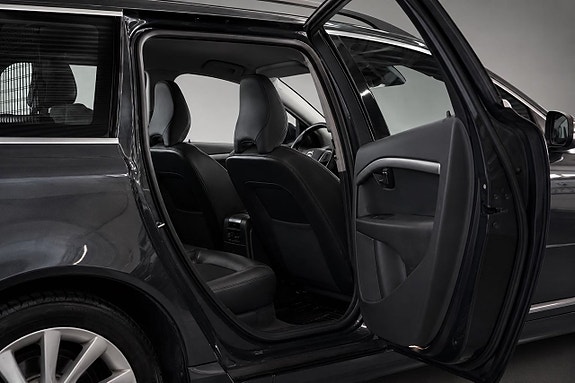 Volvo V70 13 of 25