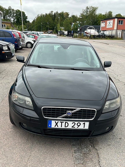 Volvo S40 2 of 3