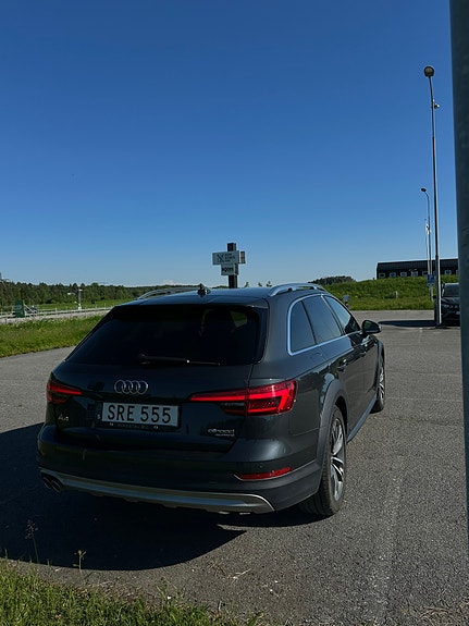 Audi A4 allroad 2 of 5