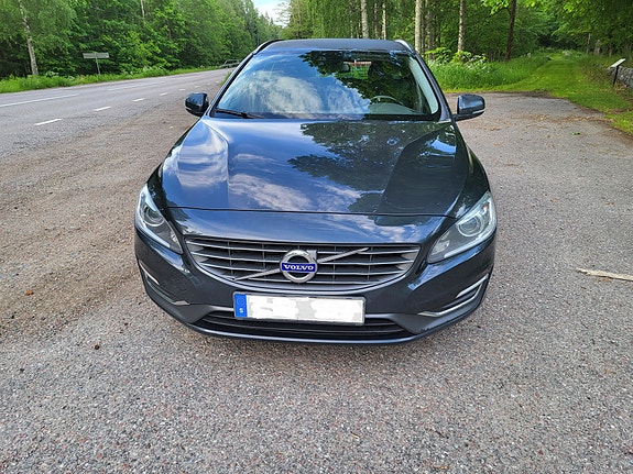 Volvo V60 2 of 7