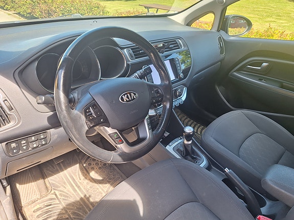 Kia Rio 4 of 5