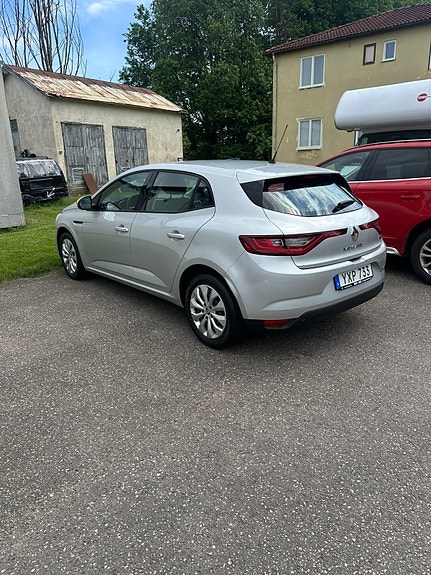Renault Megane IV 2 of 5