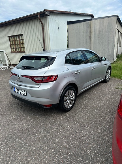 Renault Megane IV 3 of 5