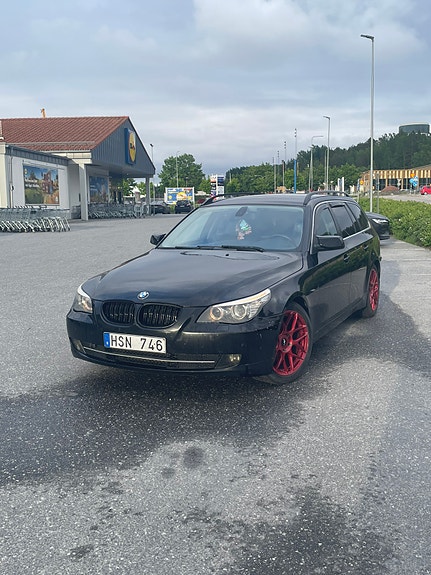 BMW 520d 2 of 5