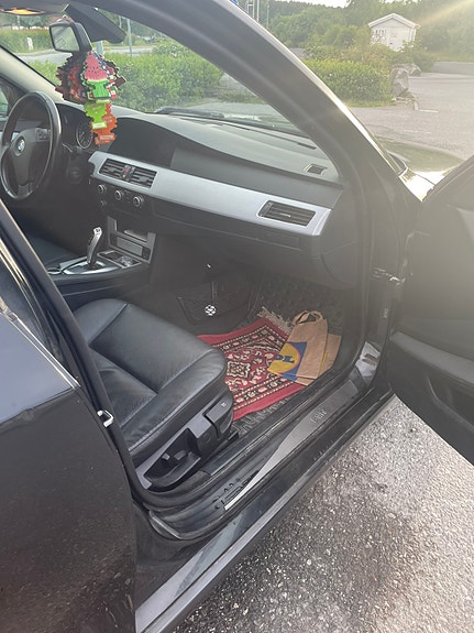 BMW 520d 3 of 5