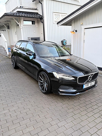 Volvo V90 2 of 12