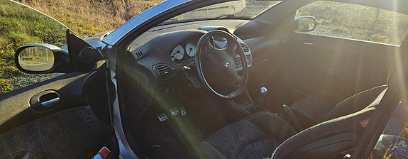 Peugeot 206 CC 2 of 3