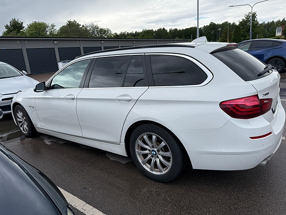 BMW 520d 3 of 5