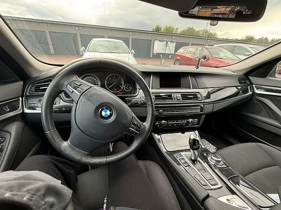 BMW 520d 2 of 5