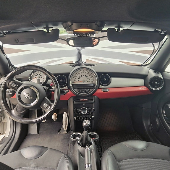 MINI Cooper 3 of 5