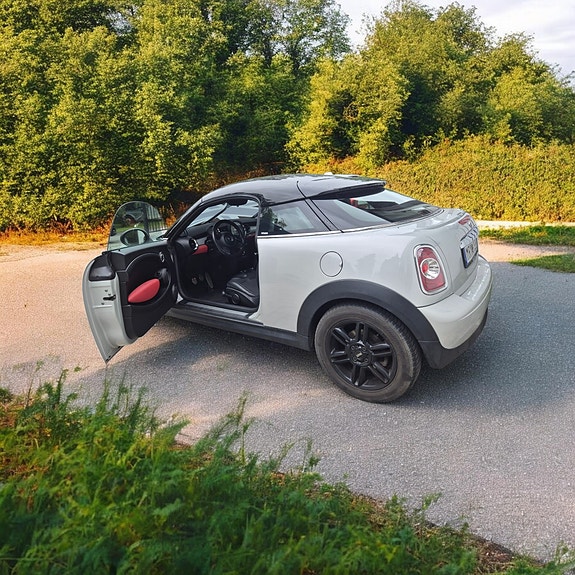 MINI Cooper 2 of 5