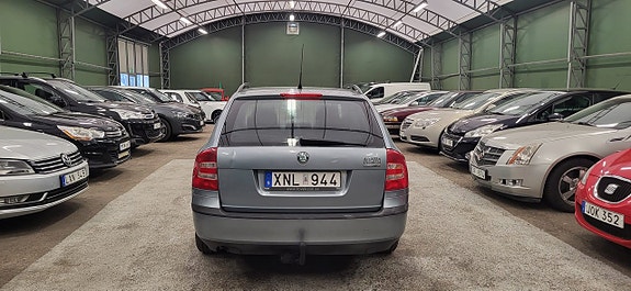 Skoda Octavia 2 of 5