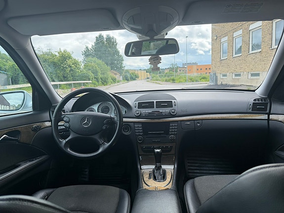 Mercedes-Benz E220 5 of 5