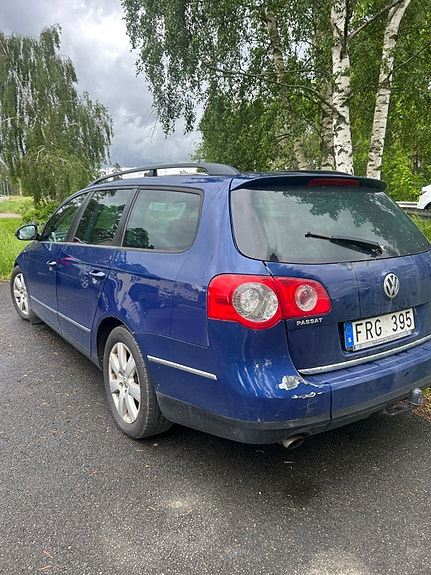 Volkswagen Passat 2 of 3