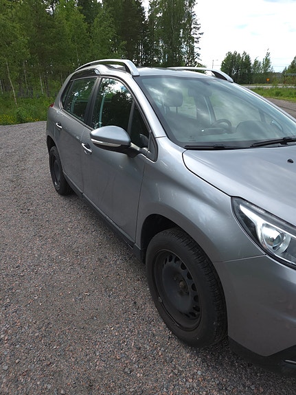 Peugeot 2008 4 of 5