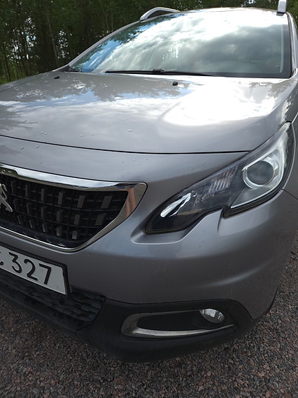 Peugeot 2008 2 of 5