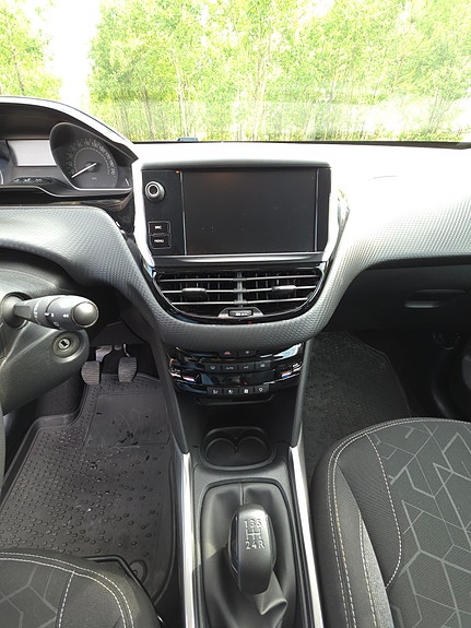 Peugeot 2008 11 of 14