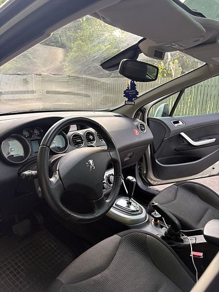 Peugeot 308 4 of 5