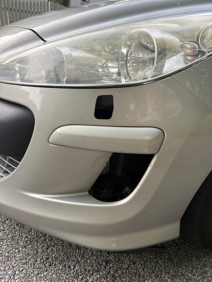 Peugeot 308 2 of 5