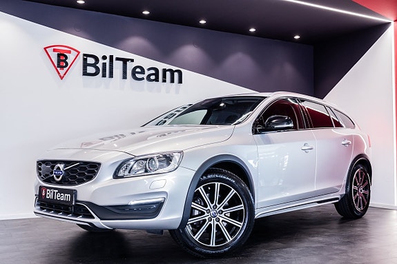 Volvo V60 Cross Country 3 of 5