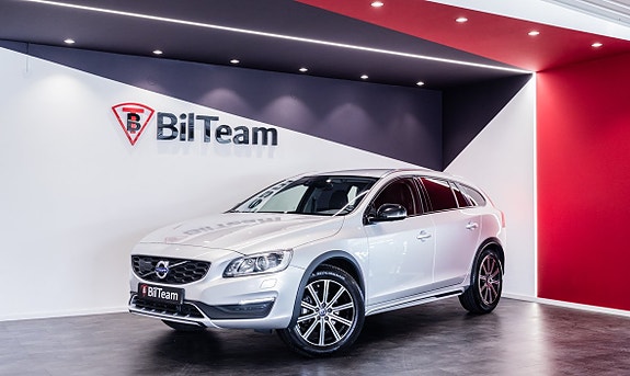 Volvo V60 Cross Country 2 of 5