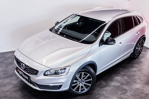 Volvo V60 Cross Country 4 of 5