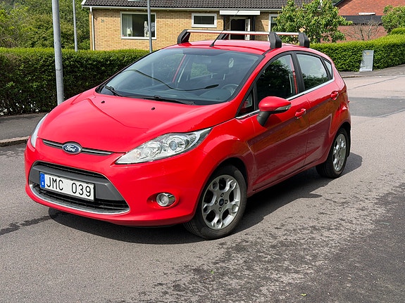 Ford Fiesta 2 of 5
