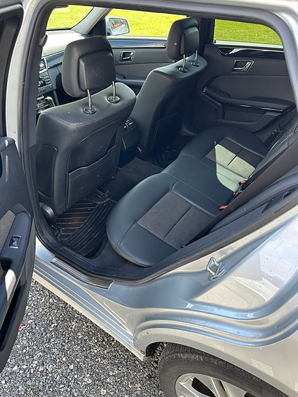 Mercedes-Benz E220 5 of 5