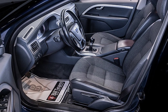 Volvo XC70 13 of 22