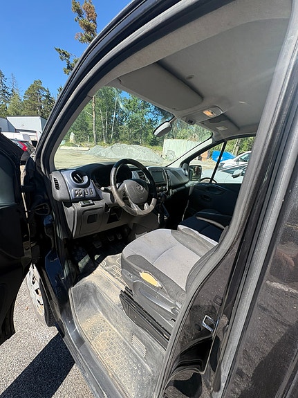 Opel Vivaro 5 of 5