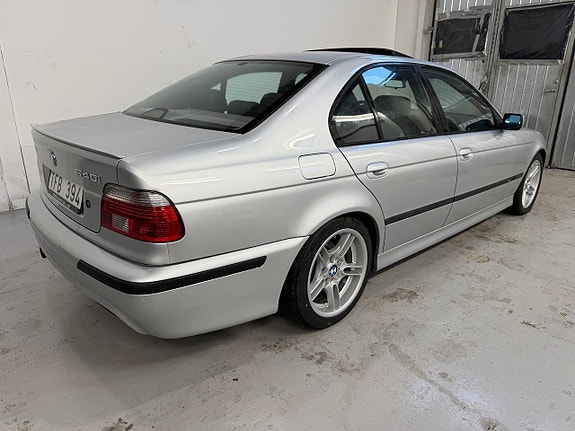 BMW 540i 4 of 5
