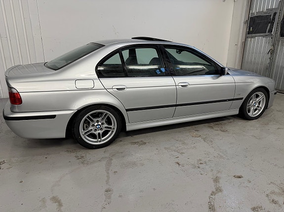 BMW 540i 3 of 5
