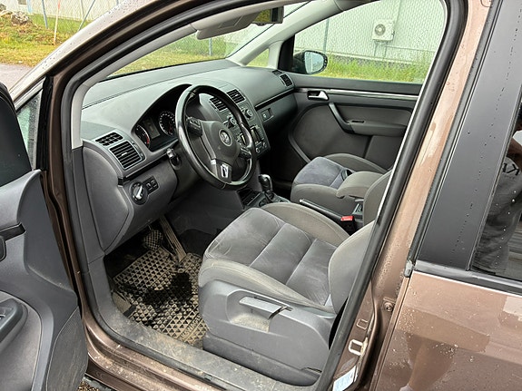 Volkswagen Touran 4 of 5
