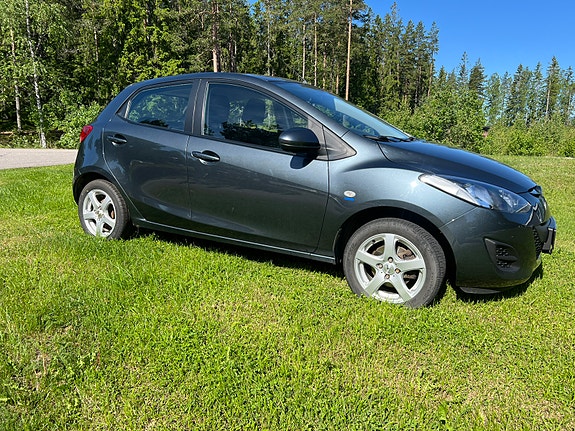 Mazda 2 3 of 5