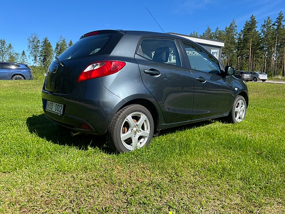 Mazda 2 4 of 5