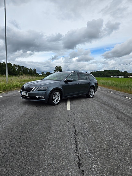 Skoda Octavia 2 of 5