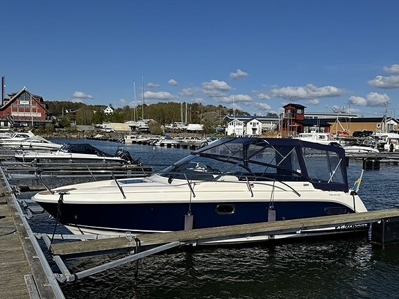 Aquador 23 DC / Volvo Penta D3 200 - 2011 12 of 19